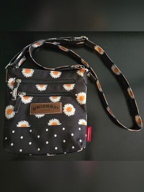 Unionbay Crossbody Purse Black With Daisy Flowers
